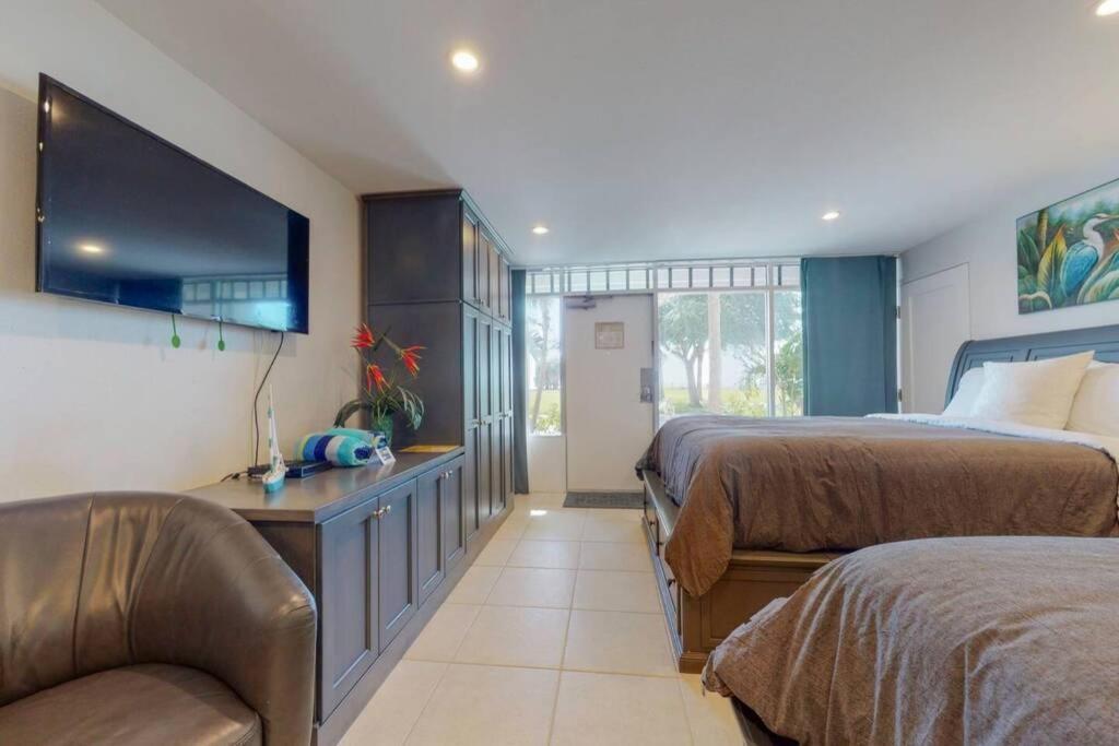 Sea Spray, Studio 114, Beach Steps Away! Pool+Wifi Ruskin Exterior foto